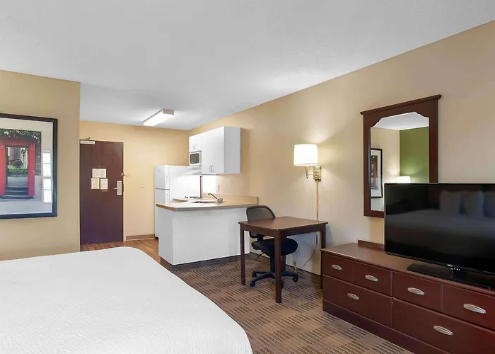 Extended America Select - Chicago - - West 2* Naperville