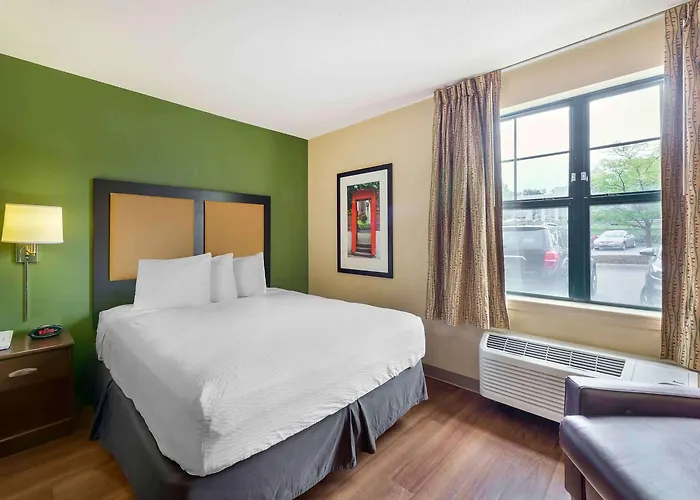 Extended America Select - Chicago - - West 2* Naperville